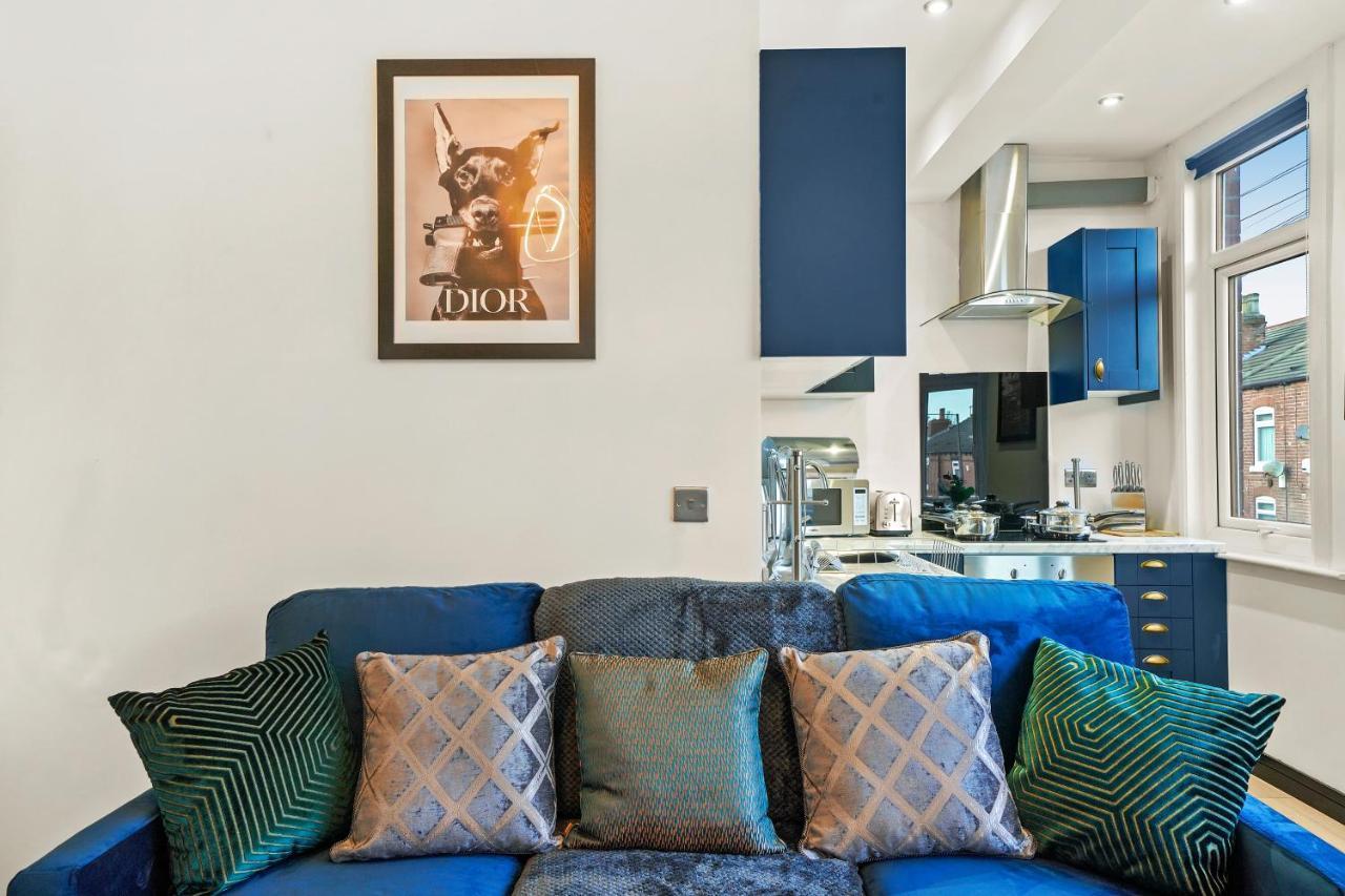 Stylish Yorkshire Gem - Sleeps 4 - Great Location Apartment Castleford Bagian luar foto